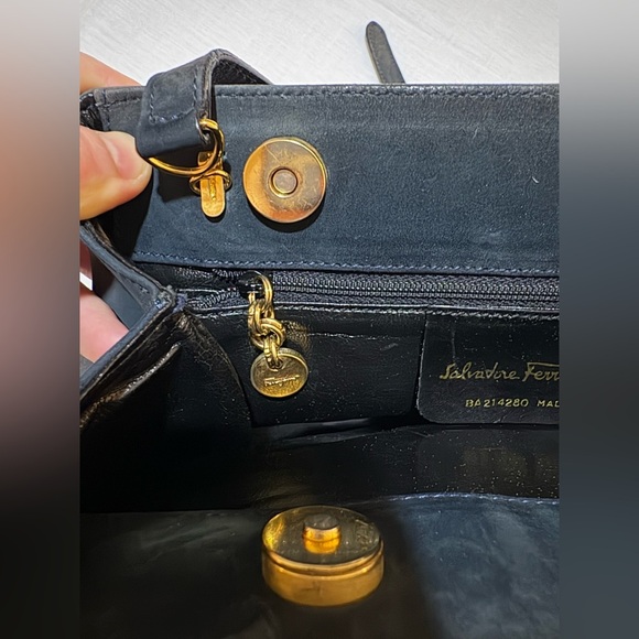 Salvatore‎ Ferragamo Black l shoulder/crossbody Bag with gold accents - Picture 3 of 11